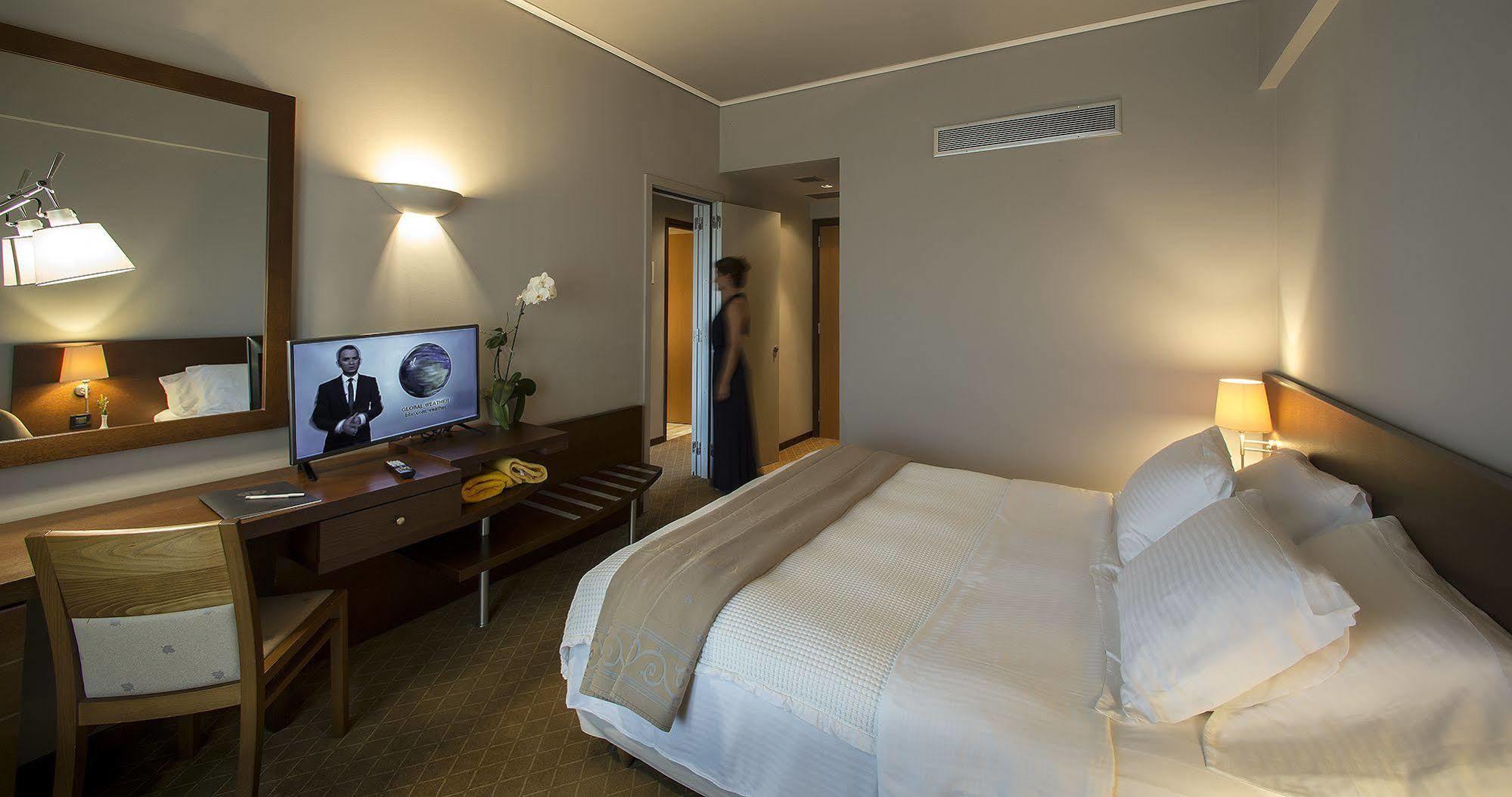 Dekelia Hotel Athènes Extérieur photo